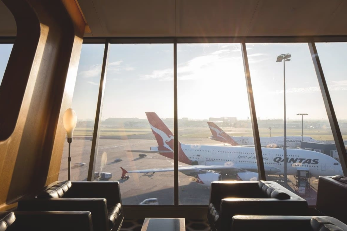 Qantas Airplanes Overlooking Lounge